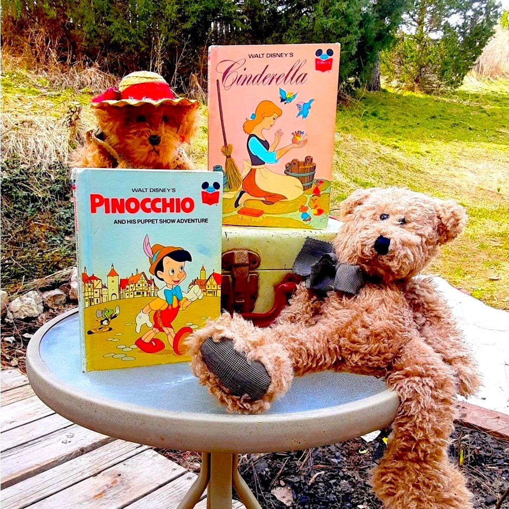 Two classic Disney books. 1973 Pinocchio and 1974 Cinderella